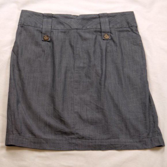 Banana Republic Grey Mini Skirt with Brown Buttons - Picture 2 of 6